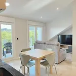 Апартаменти Avenida Areas *