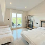 Avenida Areas Апартаменти